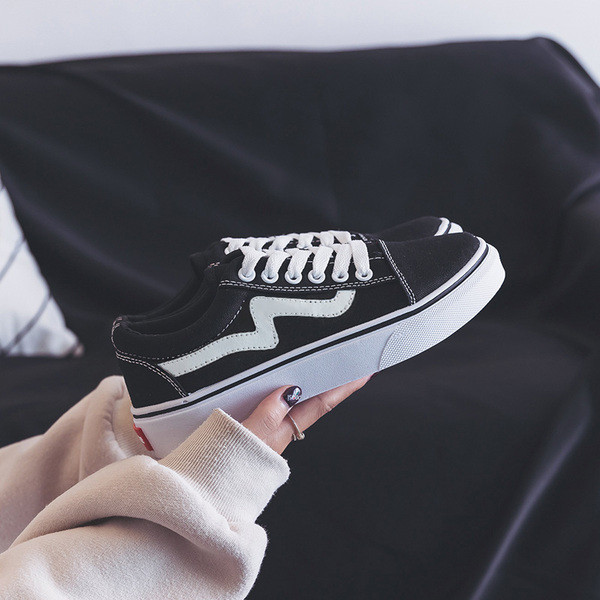 Casual γυναικεία αθλητικά παπούτσια με κορδόνια και λευκή σόλα