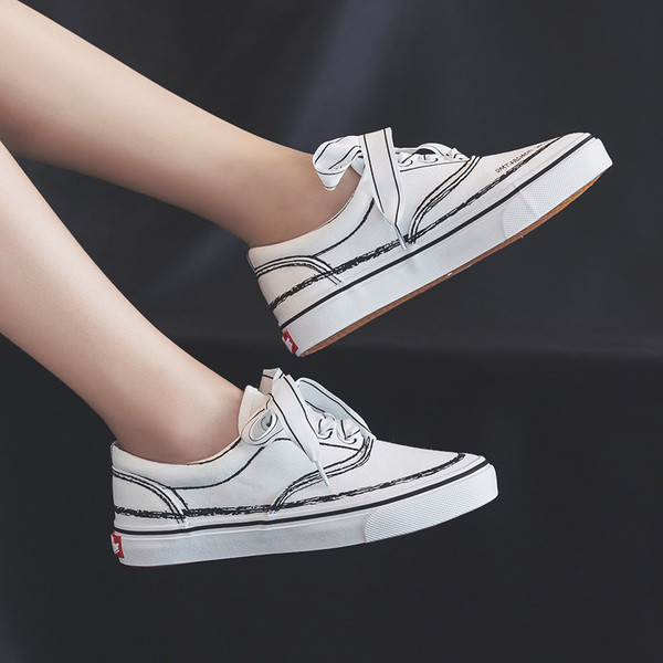 Αθλητικά και casual γυναικεία παπούτσια με κορδόνια και λευκή σόλα