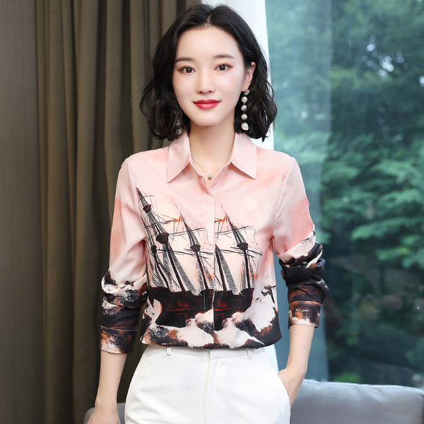 Uue mudeli aplikatsiooni ja klassikalise kraega naiste särk