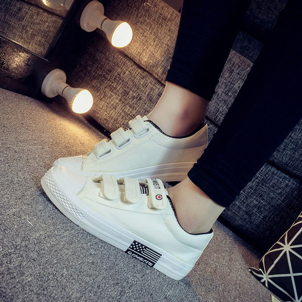 Casual γυναικεία αθλητικά παπούτσια με λουράκια βελκρό και λευκή σόλα