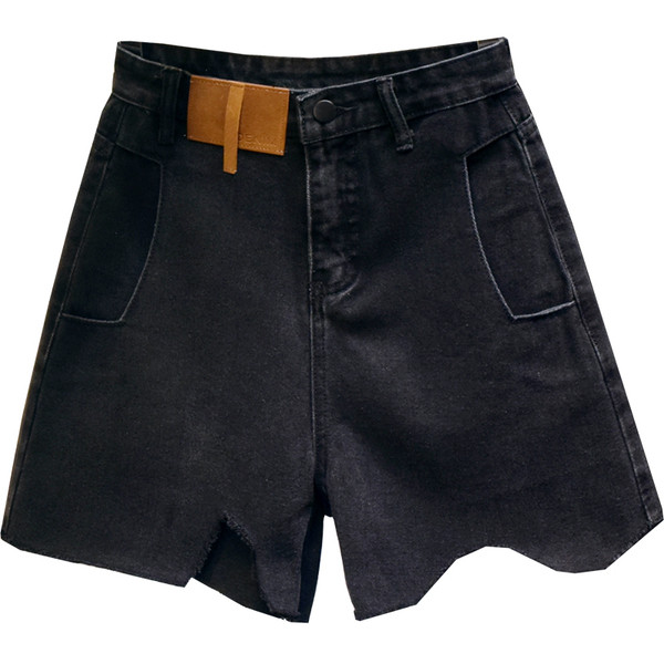 Zsebekkel, szakadt motívumokkal ellátott, hétköznapi női rövidnadrág