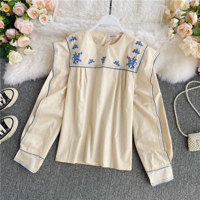 Modern női ing hímzéssel és ovális nyakkivágással, két színben