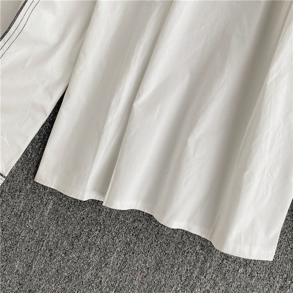 Modern női ing hímzéssel és ovális nyakkivágással, két színben