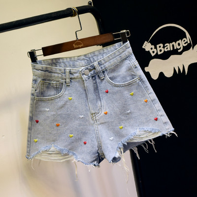 Μοντέρνα σορτς με σκισμένα μοτίβα και πολύχρωμα κεντήματα