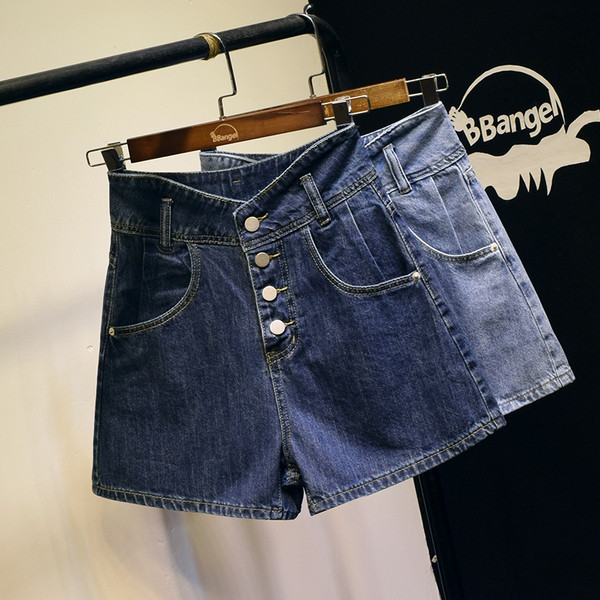 Magas derekú farmer rövidnadrág és gomb