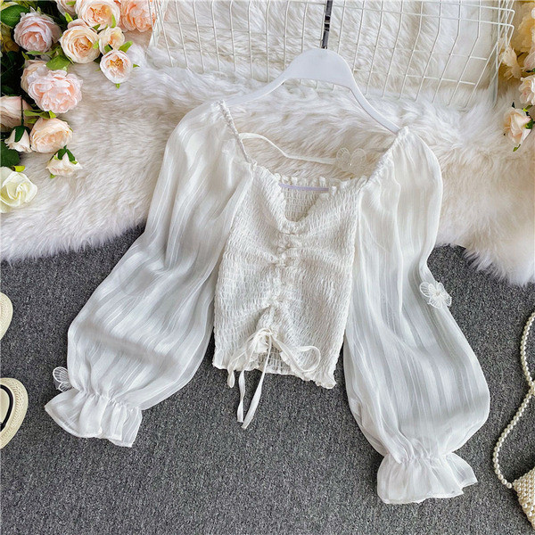 Stiilne naiste särk tülllipsude ja varrukatega