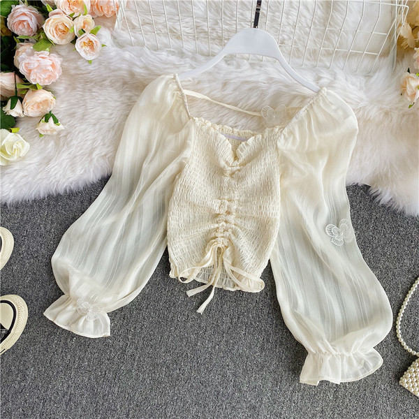 Stiilne naiste särk tülllipsude ja varrukatega