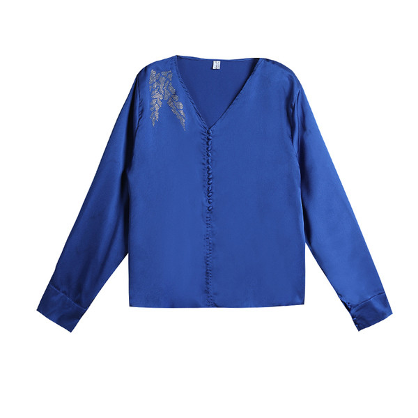 Sieviešu satīna krekls ar V veida kakla izgriezumu un pogām