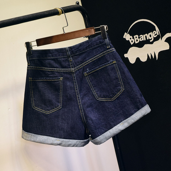 Női rövidnadrág magas derékkal - tiszta modell