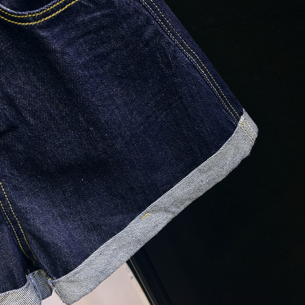 Női rövidnadrág magas derékkal - tiszta modell