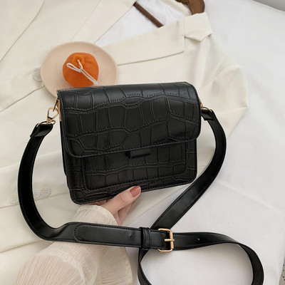 Γυναικεία τσάντα σε τέσσερα χρώματα  από οικολογικό δέρμα