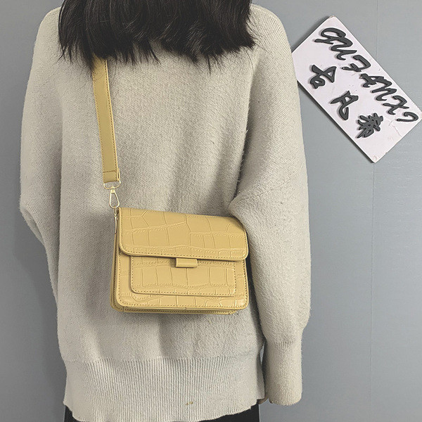 Γυναικεία τσάντα σε τέσσερα χρώματα  από οικολογικό δέρμα