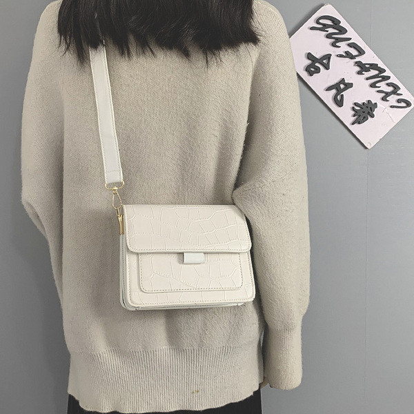 Γυναικεία τσάντα σε τέσσερα χρώματα  από οικολογικό δέρμα