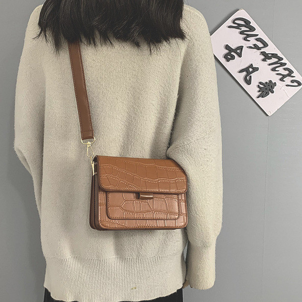 Γυναικεία τσάντα σε τέσσερα χρώματα  από οικολογικό δέρμα