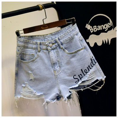 σορτς τζιν με ψηλή μεση, σχισμένα μοτίβα και επιγραφή