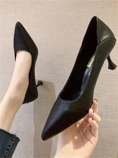 Elegantsed kõrgete õhukeste kontsadega naiste kingad