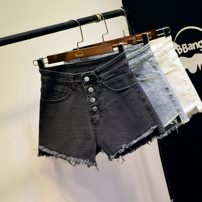 Kõrge vöökohaga teksapüksid ja nööbid