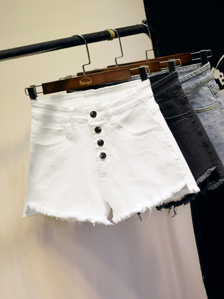 Kõrge vöökohaga teksapüksid ja nööbid