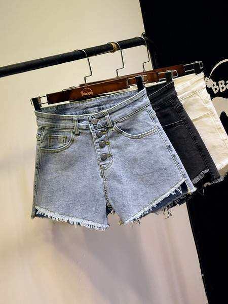 Kõrge vöökohaga teksapüksid ja nööbid