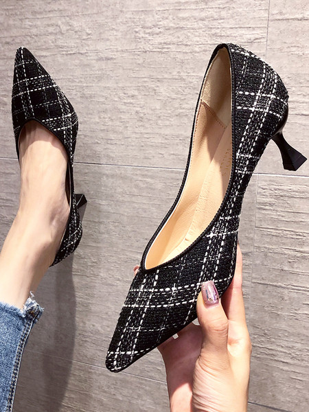 Κομψά γυναικεία παπούτσια με ψηλό τακούνι σε λευκό και μαύρο χρώμα