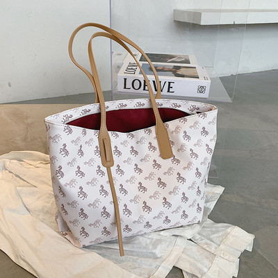 Γυναικεία casual τσάντα από οικολογικό δέρμα σε στυλ ρετρό