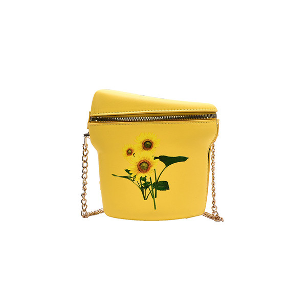 Γυναικεία τσάντα νέο μοντέλο με μεταλλική αλυσίδα και κέντημα