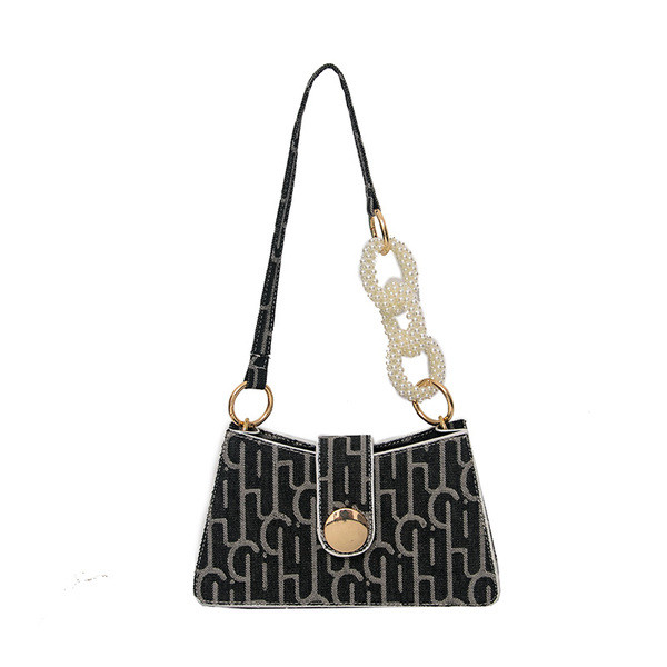 Μοντέρνα γυναικεία τσάντα με χάντρες και  μακριά λαβή σε μπλε και μαύρο χρώμα