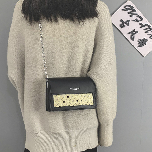 Öko bőrből készült női táska fémlánccal, négy színben