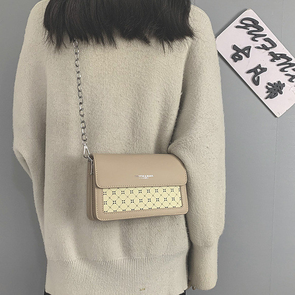 Öko bőrből készült női táska fémlánccal, négy színben