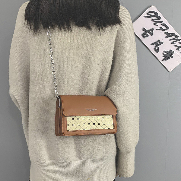 Öko bőrből készült női táska fémlánccal, négy színben