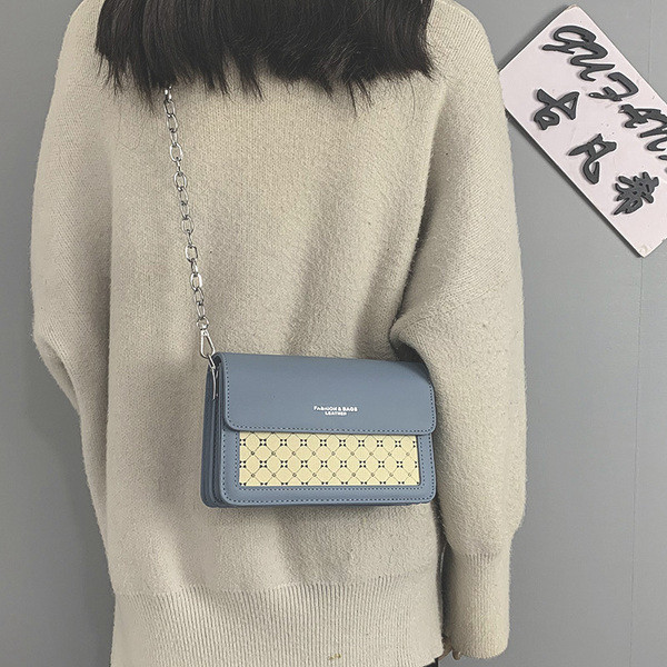 Öko bőrből készült női táska fémlánccal, négy színben