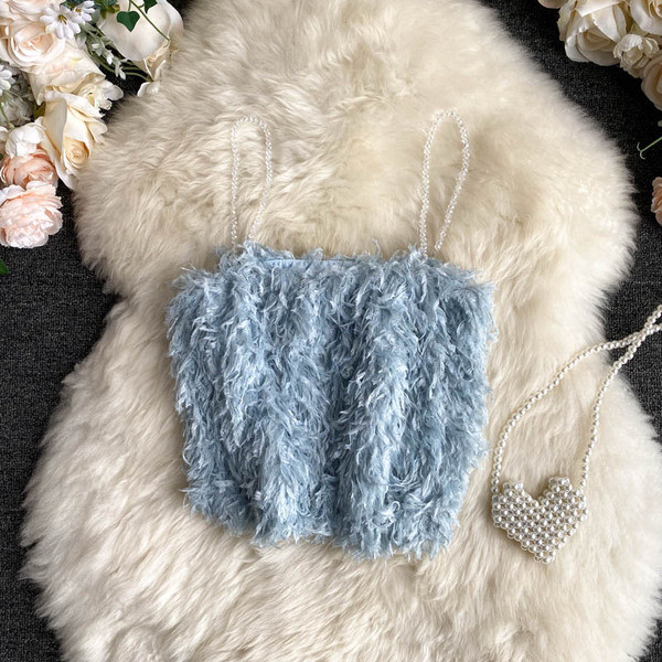 Μοντέρνα γυναικεία μπλούζα με  πούπουλα