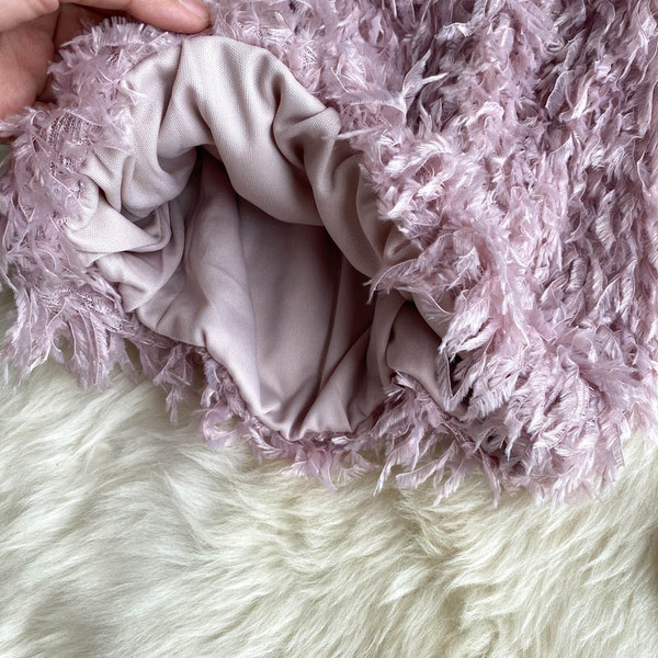 Μοντέρνα γυναικεία μπλούζα με  πούπουλα