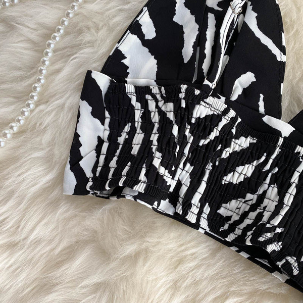 Rövid női fekete-fehér felső