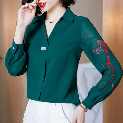 Γυναικείο πουκάμισο σιφόν με κέντημα και ντεκολτέ