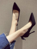 Κομψά γυναικεία παπούτσια με ψηλό τακούνι με λαμπερό αποτέλεσμα