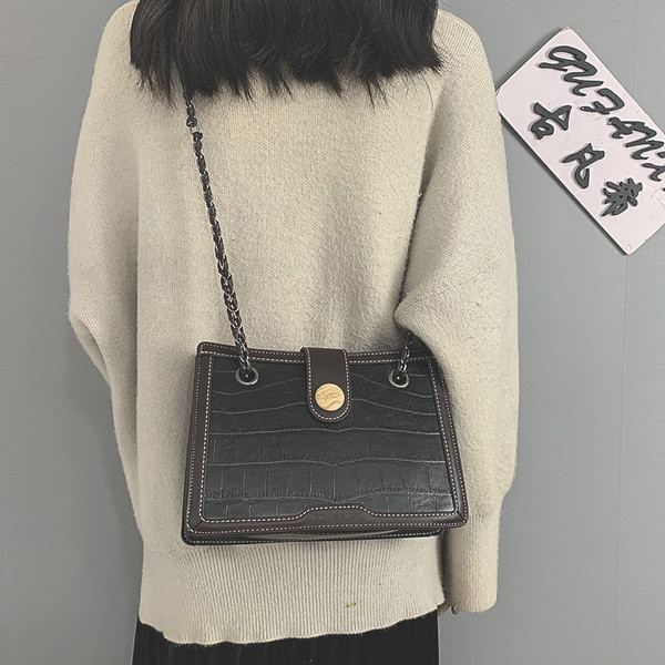 Női mindennapi táska eko bőrből és hosszú füllel