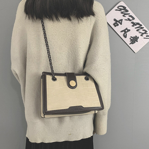 Női mindennapi táska eko bőrből és hosszú füllel