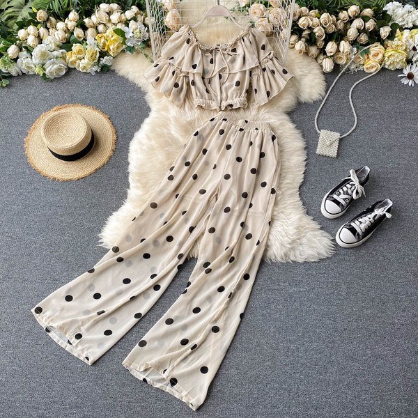 Μοντέρνο σετ -  κοντή μπλούζα και μακρύ παντελόνι