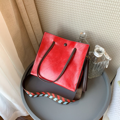 Sieviešu ādas somas vienkāršais modelis vairākās krāsās