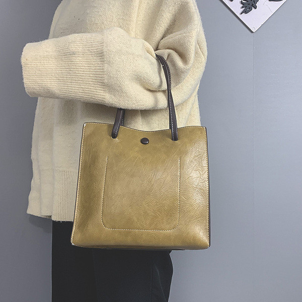 Sieviešu ādas somas vienkāršais modelis vairākās krāsās