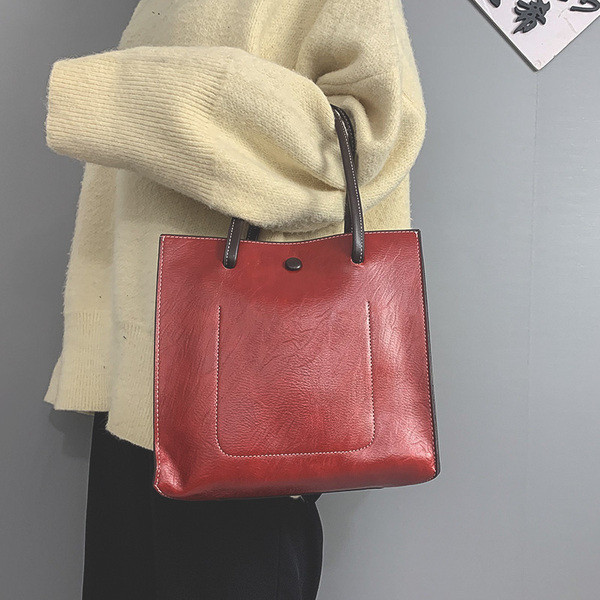 Sieviešu ādas somas vienkāršais modelis vairākās krāsās