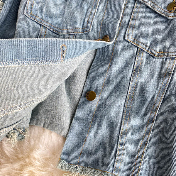 Modern női farmerdzseki és szoknya szett magas derékkal