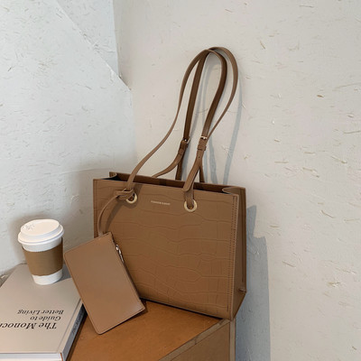 Casual γυναικεία τσάντα από ανάγλυφο οικολογικό δέρμα σε διάφορα χρώματα