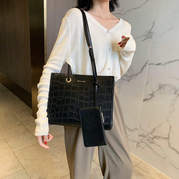 Casual γυναικεία τσάντα από ανάγλυφο οικολογικό δέρμα σε διάφορα χρώματα