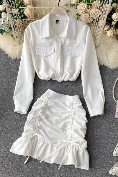 Modern női szett hosszú ujjú ingből és magas derekú szoknyából