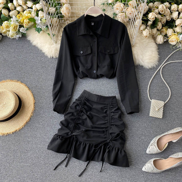 Modern női szett hosszú ujjú ingből és magas derekú szoknyából