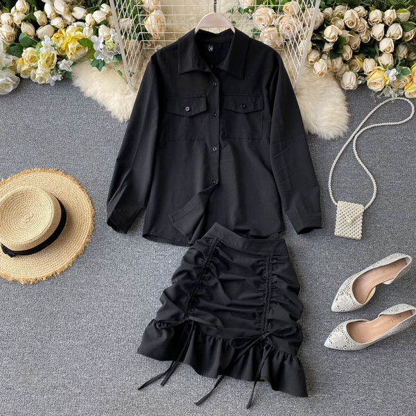 Modern női szett hosszú ujjú ingből és magas derekú szoknyából