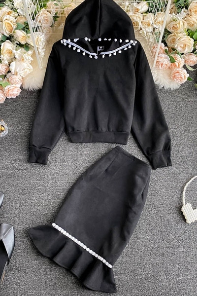 Modern női pulóver szett kapucnival és szoknyával