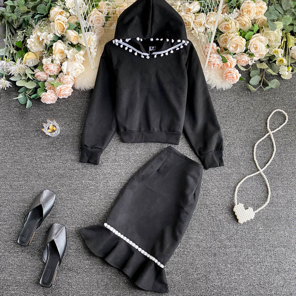 Modern női pulóver szett kapucnival és szoknyával